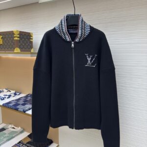 [국내배송]루이비통 2025 fw 자수로고 숄 니트 집업