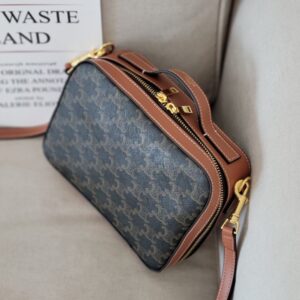 [국내배송]셀린느 카메라백 입고