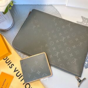 [국내배송]루이비통 티타늄 멀티플 월릿 & 클러치