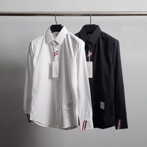 [국내배송]톰브라운 앞라인 소매삼선 셔츠