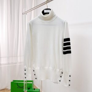 [국내배송]톰브라운 사선3버튼 울 터틀넥