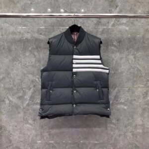 [국내배송]톰브라운 2025FW 사선 매트 피니쉬 다운 패딩베스트