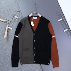 [국내배송]톰브라운 암밴드 펀믹스 V 넥 가디건